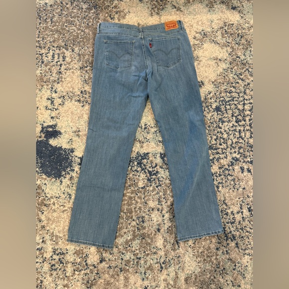 Levi's Light Wash Jeans - Picture 2 of 4